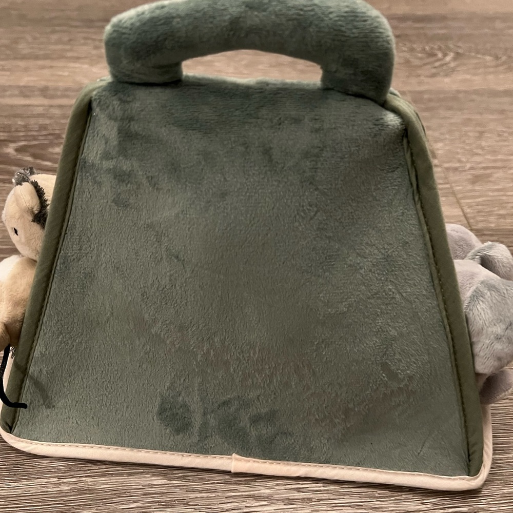 Lamb and Ivy play tent